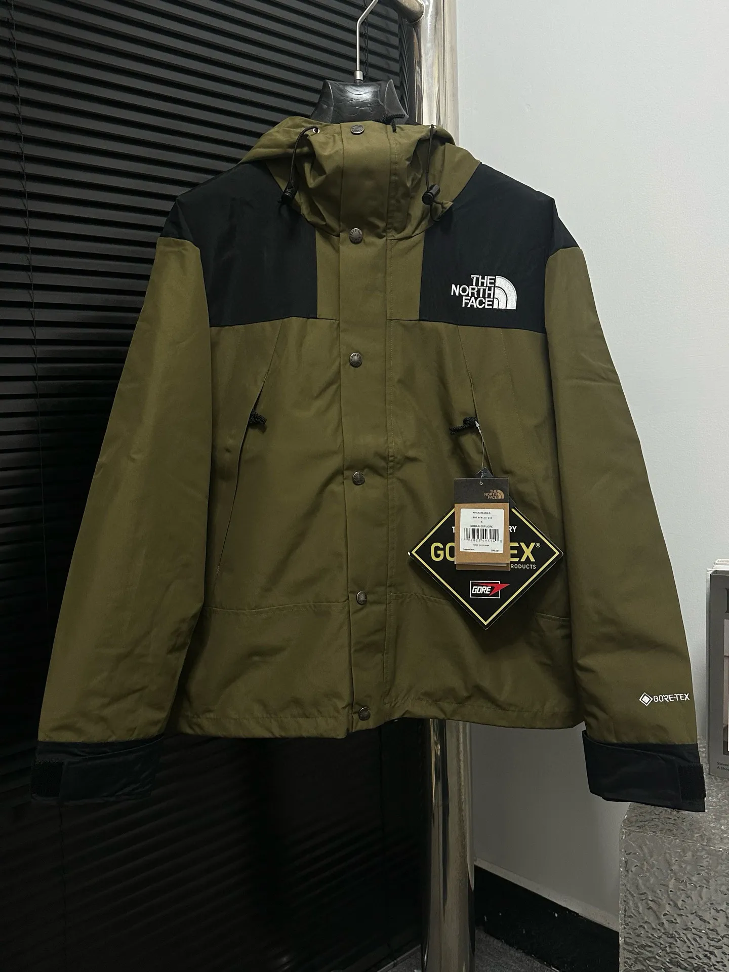 ！ 【The North Face】 1990Classic # ZP 。 ZP， 。 ✅ ISO 90（ISO 4） ✅ Gore-tex Breathable ， 。 ✅ ZP。 ， ， ✅ YKK ， 10 ， 。 ， ✅ 1990 MJ TNF 。 GT ， ， 。 ✅GT 。 ✅ 1996 ‼️ Size:XS-2XL